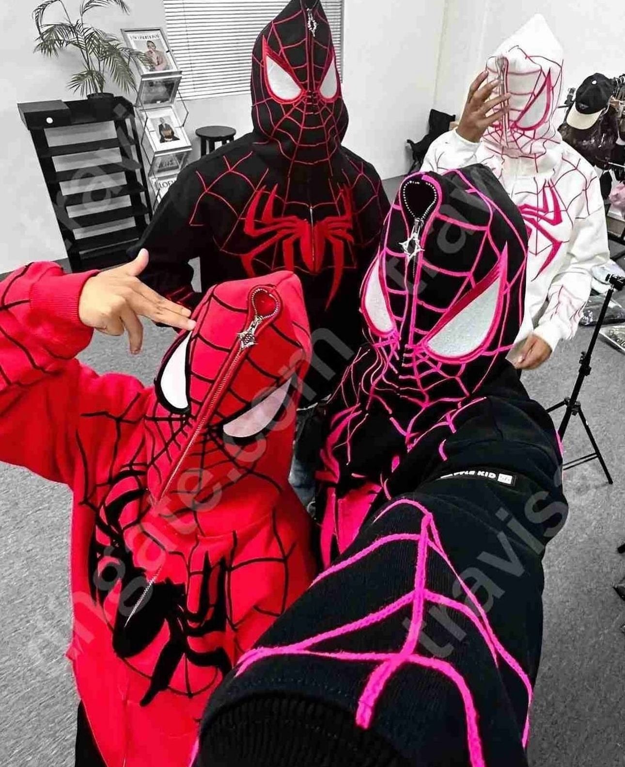 Black Spiderman Hoodie ⭐⭐⭐⭐ (4.5/5)